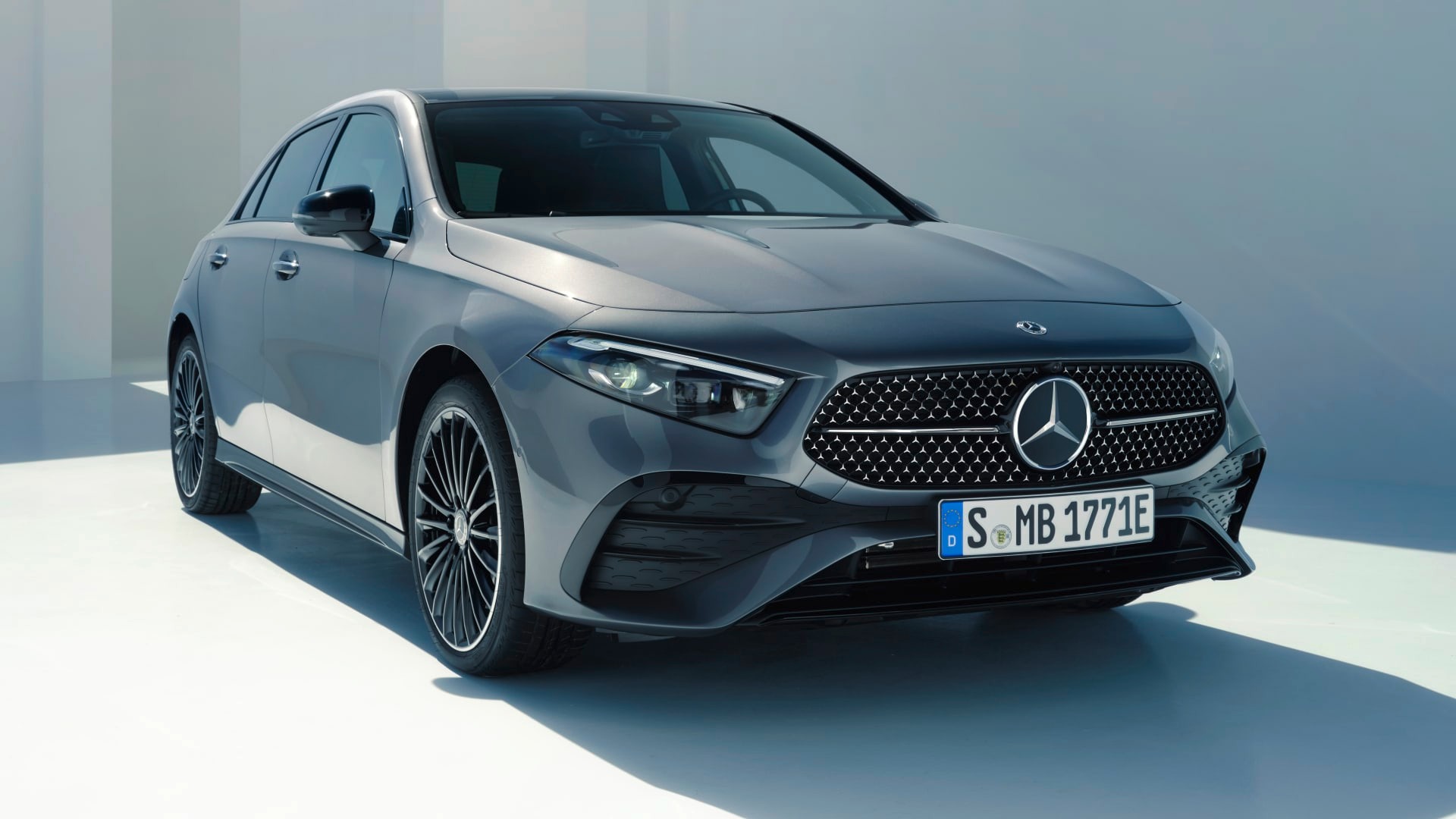 Mercedes-Benz sắp ra mắt 4 xe mới và khai tử 2 dòng xe nhỏ