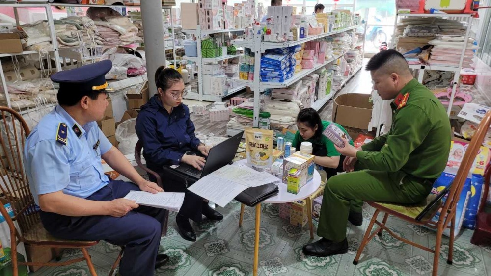 Không để phát sinh điểm nóng về buôn lậu, hàng giả
