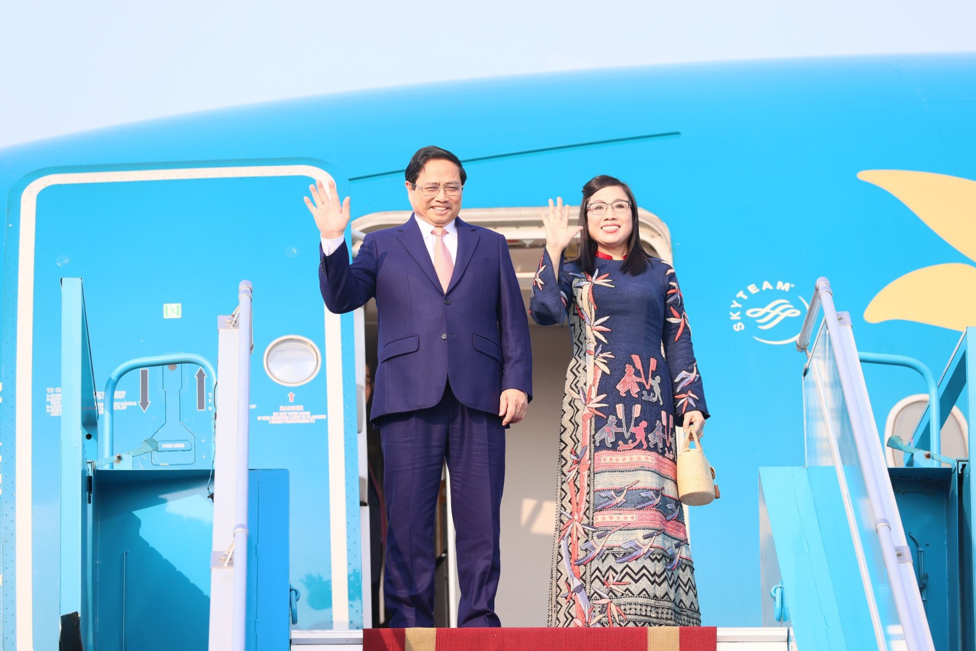 Thủ tướng lên đường tham dự Hội nghị COP 28, hoạt động song phương tại UAE và thăm chính thức Thổ Nhĩ Kỳ