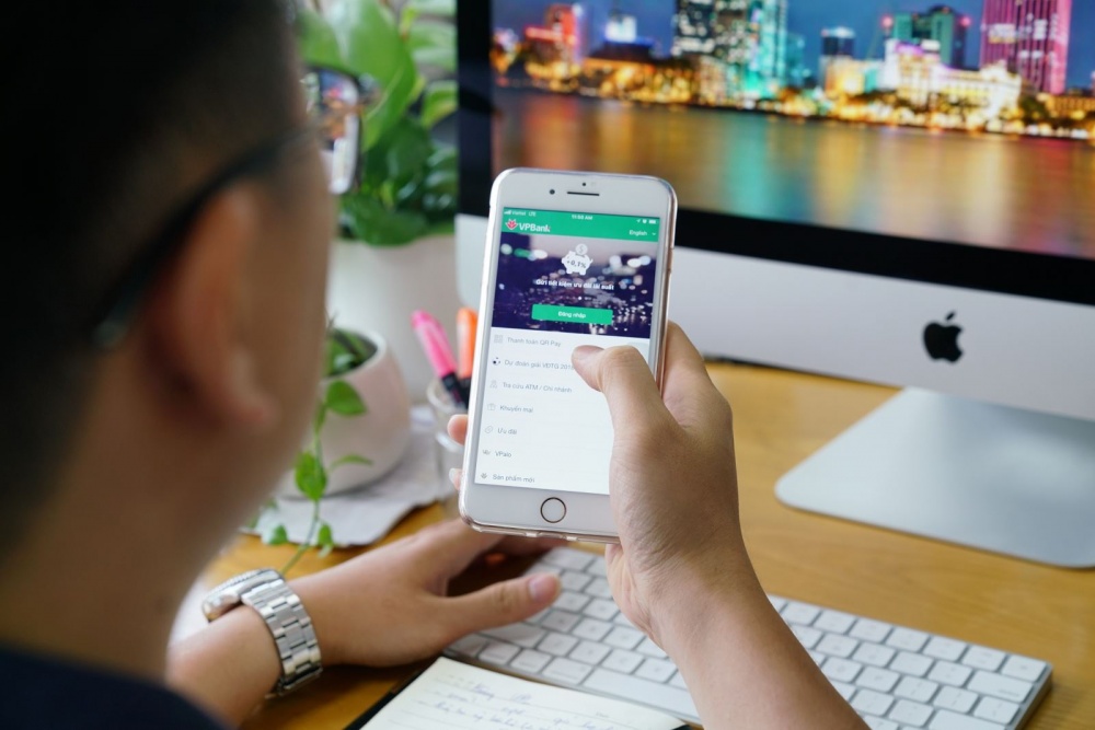 Ngân hàng khuyến khích gửi tiết kiệm online bằng lãi suất hấp dẫn