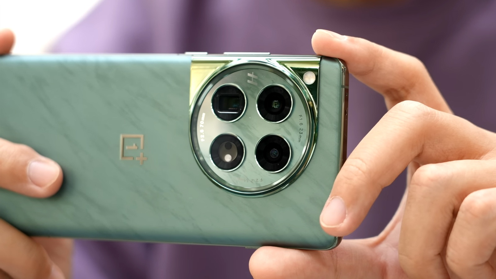 OnePlus 12 ra mắt: Màn hình 4.500 nits, chạy Snapdragon 8 Gen 3