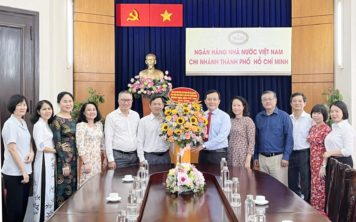 TP. Hồ Chí Minh: Đoàn đại biểu Quốc hội chúc mừng Ngày truyền thống ngành Ngân hàng