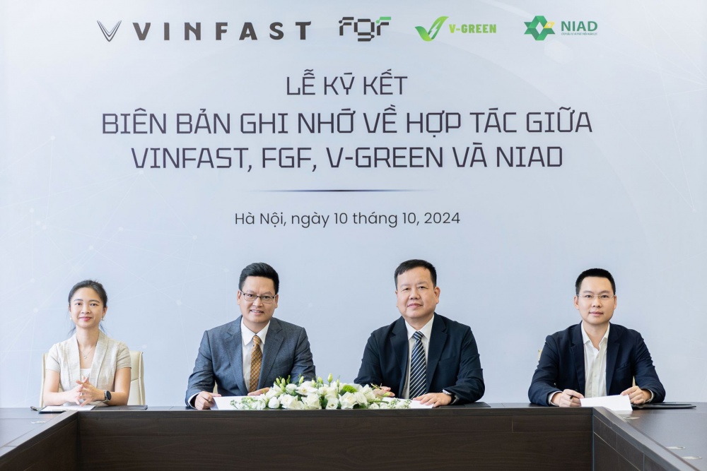 Công ty Ngân Lực thuê 200 ô tô điện VinFast và hợp tác mở rộng mạng lưới trạm sạc V-Green