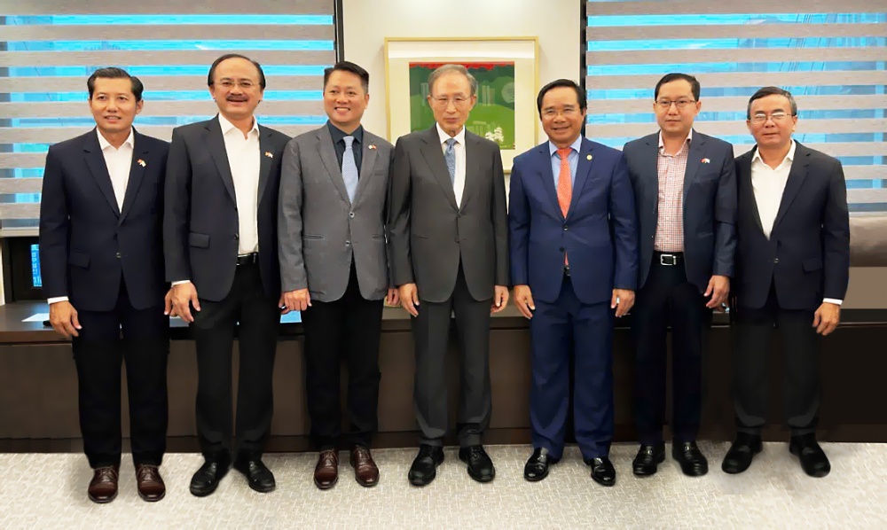 Ghi chú: Đoàn công tác tỉnh Long An thăm và làm việc với Cựu Tổng thống Lee Myung Bak