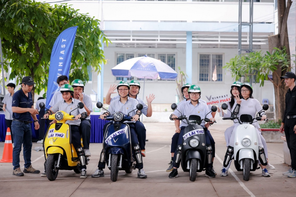 Các dòng xe máy điện VinFast được ủng hộ tích cực tại chuỗi sự kiện “Phủ Xanh Trường Học”.