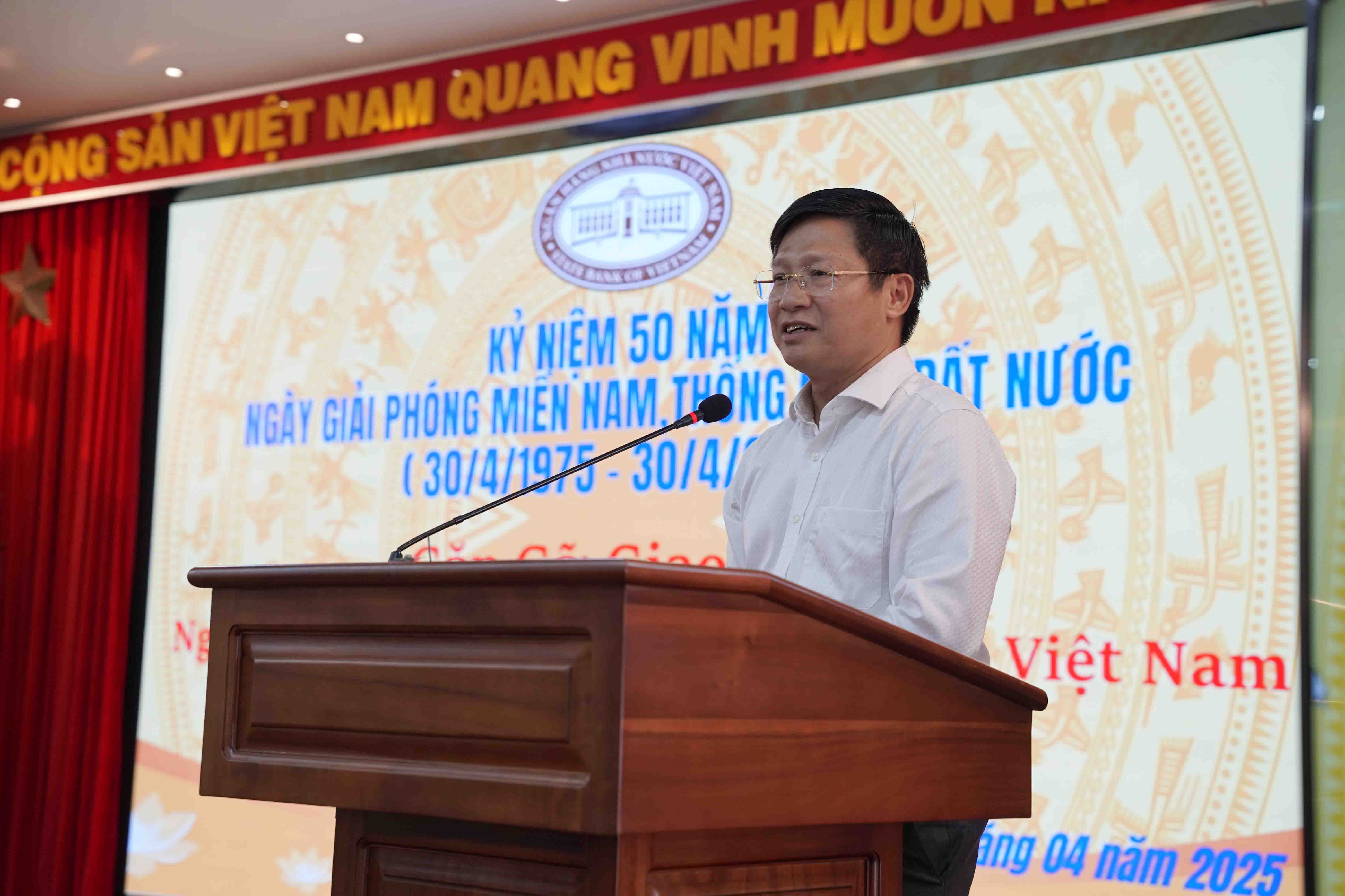 Ông Võ Minh Tuấn – Giám đốc Ngân hàng Nhà nước Khu vực 2, mong muốn cán bộ hưu trí nguyên là lãnh đạo Ngân hàng Nhà nước kết nối với nhau và có những đóng góp cho ngành Ngân hàng tiếp tục hoàn thành các nhiệm vụ của Đảng, Nhà nước trao cho. 