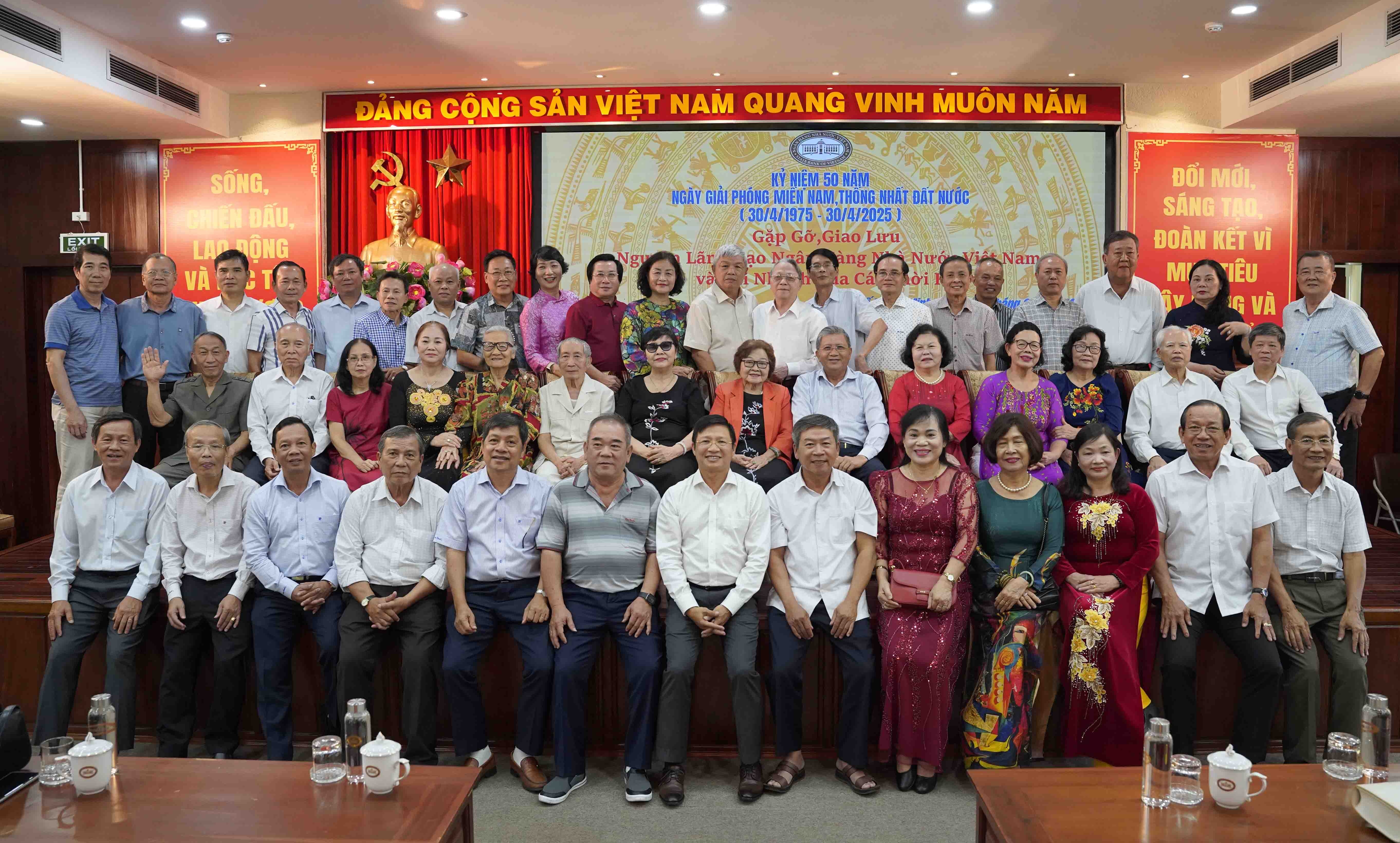 Cán bộ hưu trí, nguyên lãnh đạo Ngân hàng Nhà nước họp mặt tại TP. Hồ Chí Minh nhân kỷ niệm 50 năm ngày Thống nhất đất nước