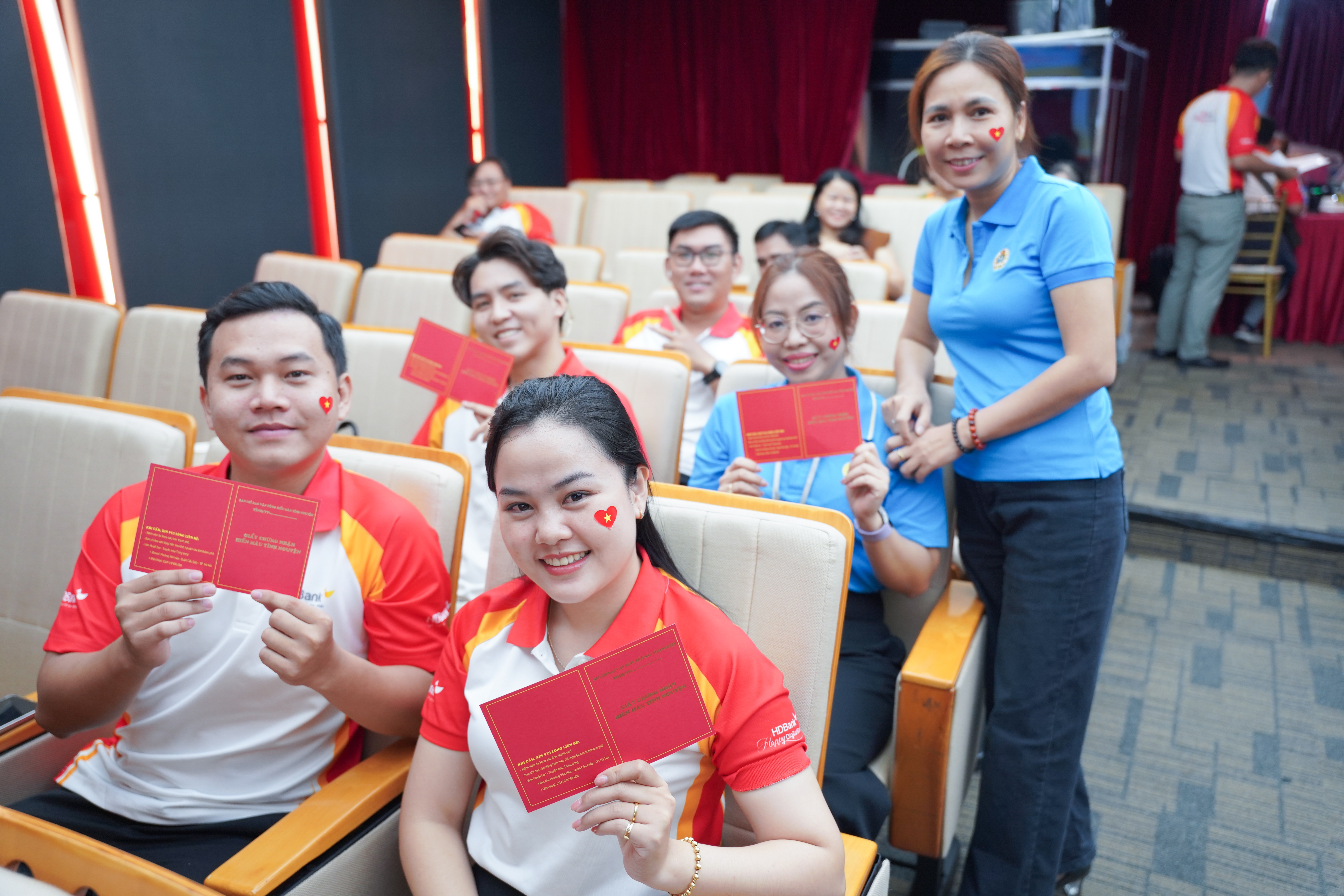 HDBank cùng khách hàng tham gia chương trình hiến máu, tiếp nối hành trình vì cộng đồng