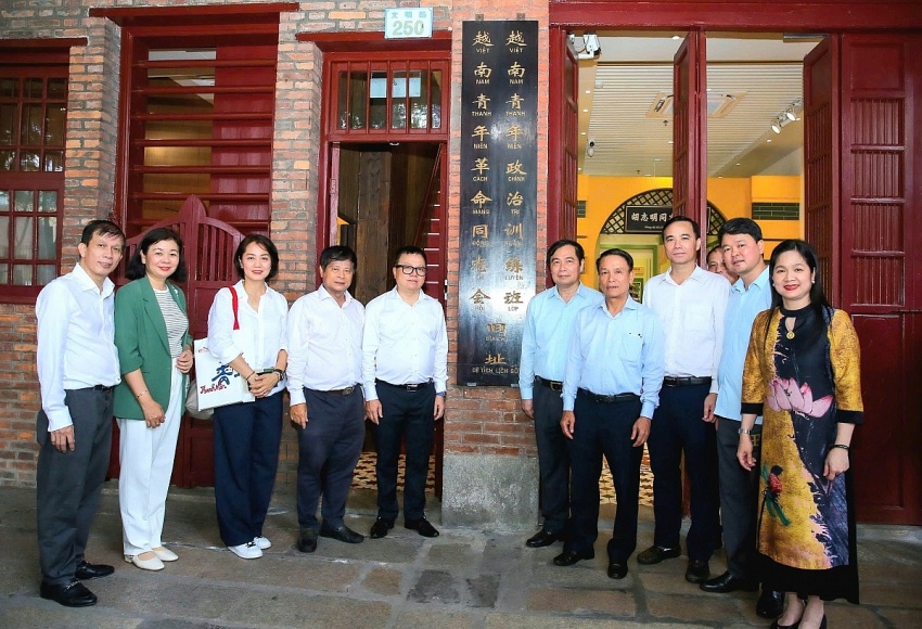 Đoàn công tác Hội Nhà báo Việt Nam thăm nơi Bác Hồ sáng lập Báo Thanh Niên