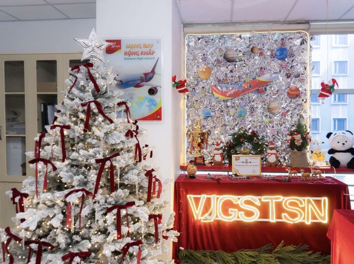 Không gian rực rỡ sắc màu, đặc sắc Giáng sinh tại văn phòng Vietjet