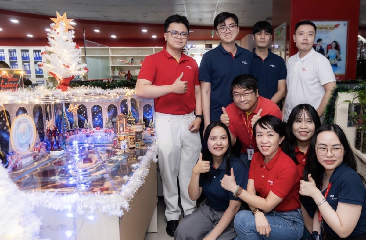 Không gian rực rỡ sắc màu, đặc sắc Giáng sinh tại văn phòng Vietjet