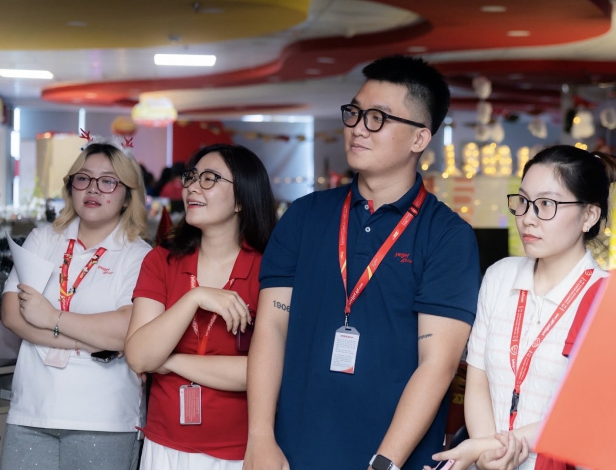 Không gian rực rỡ sắc màu, đặc sắc Giáng sinh tại văn phòng Vietjet
