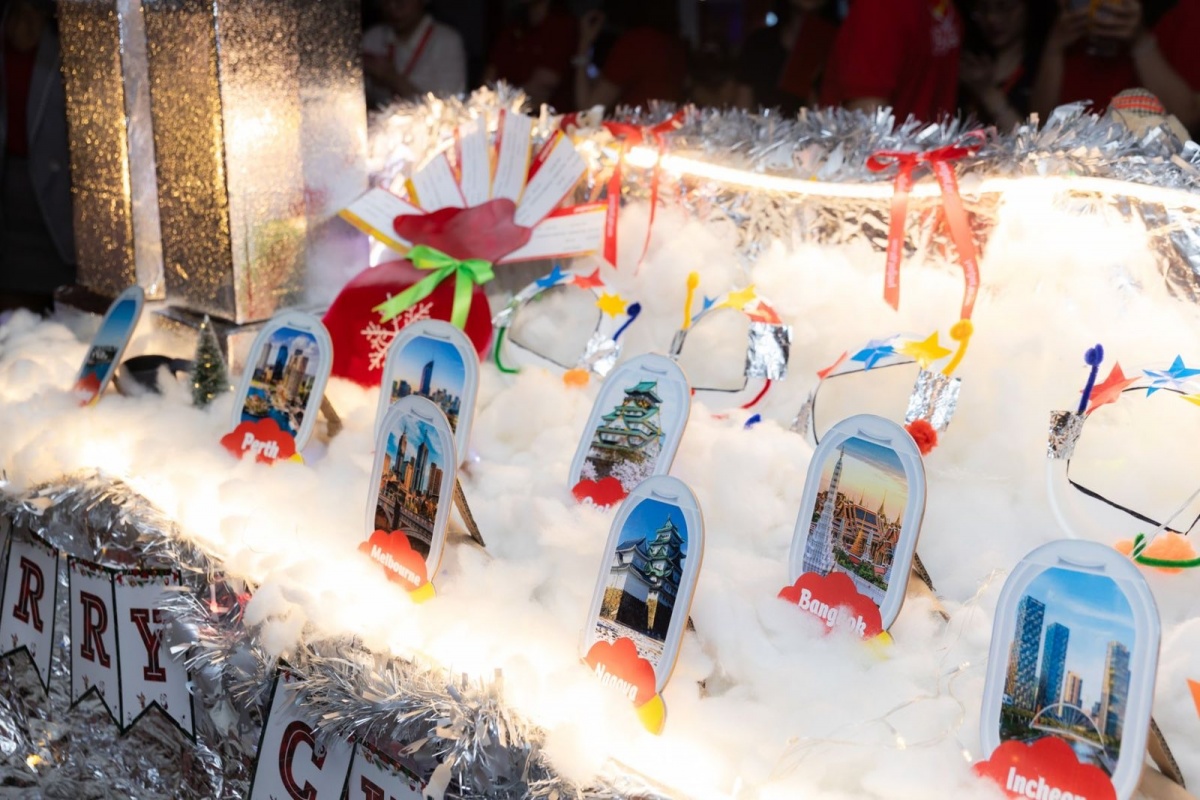 Không gian rực rỡ sắc màu, đặc sắc Giáng sinh tại văn phòng Vietjet