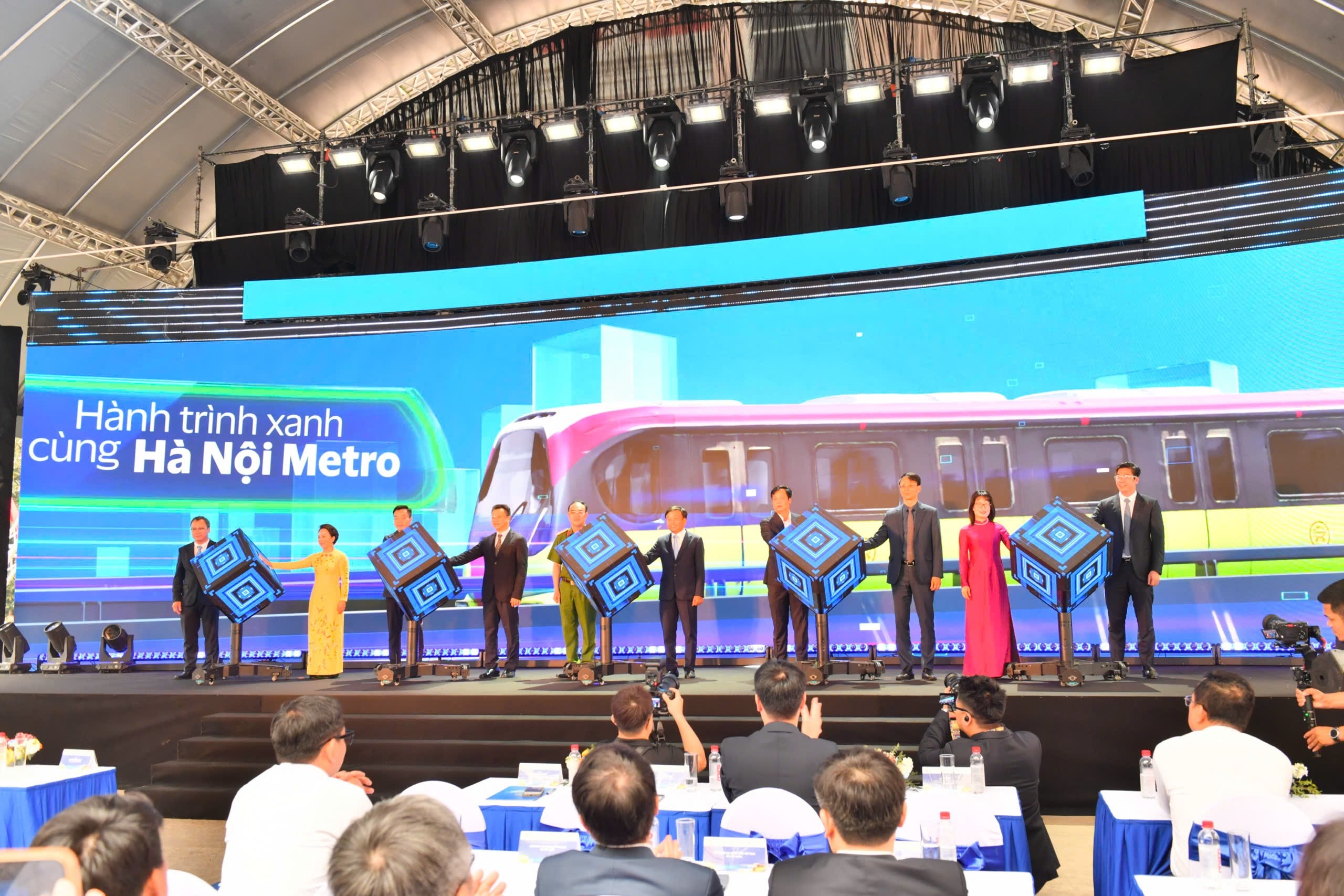 Ra mắt thẻ đồng thương hiệu Vietcombank Visa Hanoi Metro - MeGO thúc đẩy thanh toán không tiền mặt trong giao thông đô thị
