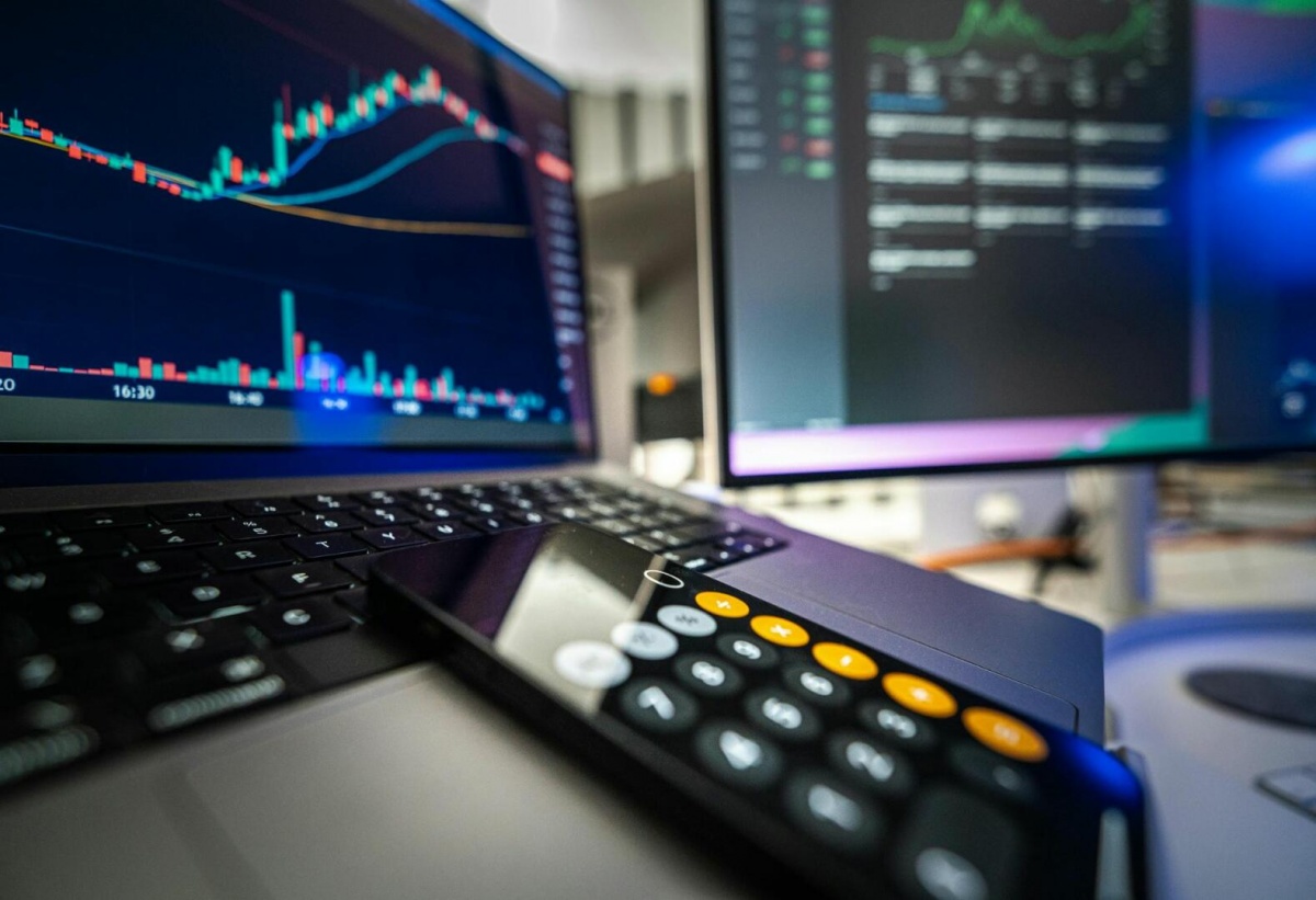 Dòng tiền tập trung vào nhóm blue-chips, tạo lực kéo mạnh giúp VN-Index tăng hơn 25 điểm trong phiên cuối tuần Dòng tiền tập trung vào nhóm blue-chips, tạo lực kéo mạnh giúp VN-Index tăng hơn 25 điểm trong phiên cuối tuần