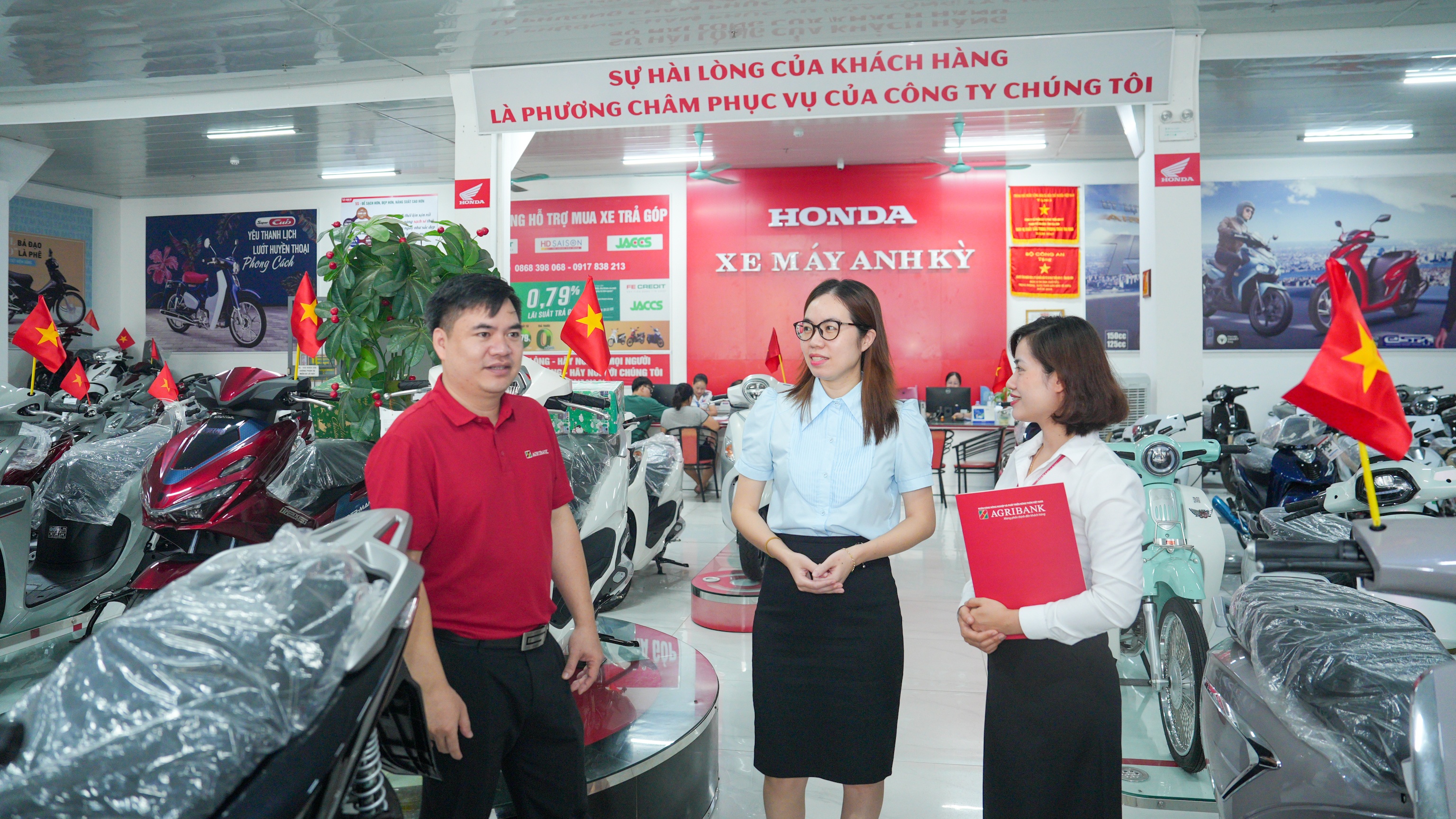 Dòng vốn nghĩa tình cùng bản lĩnh doanh nhân vượt thử thách, vươn ra thế giới Dòng vốn nghĩa tình cùng bản lĩnh doanh nhân vượt thử thách, vươn ra thế giới
