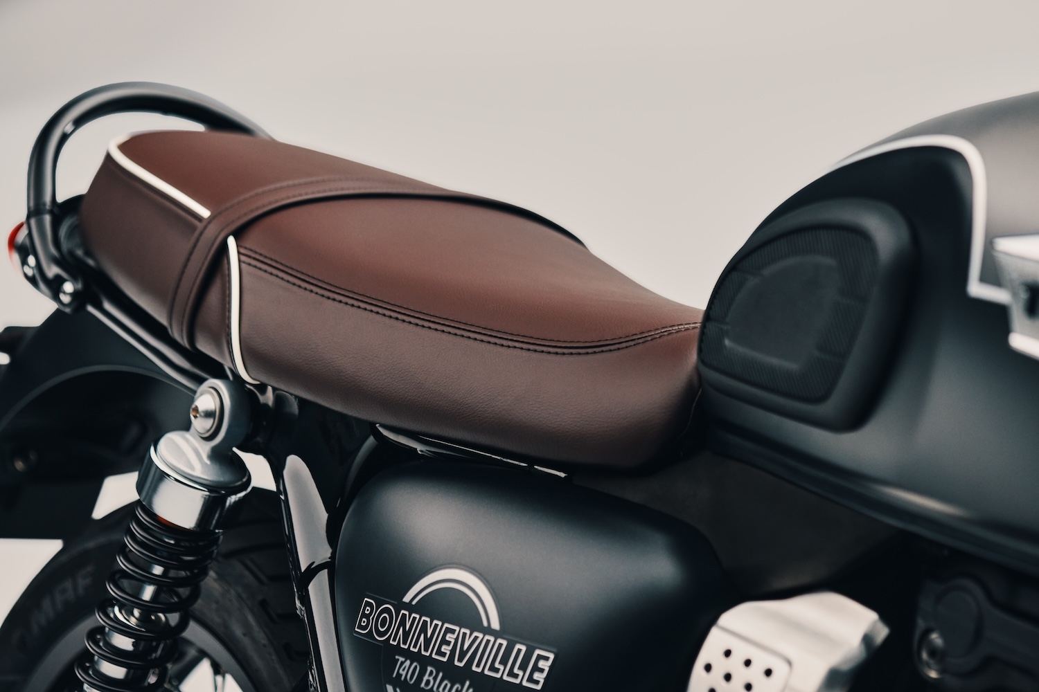 Triumph tung 'át chủ bài' Bonneville T40 phong cách quý tộc Triumph tung 'át chủ bài' Bonneville T40 phong cách quý tộc