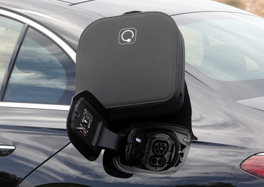 Mercedes-Benz E-Class PHEV giá dự kiến gần 3,4 tỷ đồng tại Việt Nam lộ mức tiêu thụ xăng 'như ngửi': Dưới 2L/100km, tiết kiệm hơn cả Honda Lead - Ảnh 5.