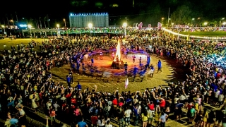 Hàng vạn du khách đổ về Lạng Sơn tham gia Lễ hội kỳ hoa 2022