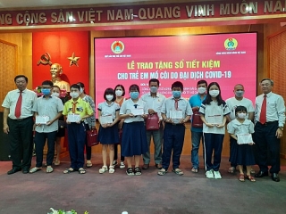 Agribank Chi nhánh Sài Gòn trao tặng sổ tiết kiệm cho trẻ em mồ côi do Covid-19