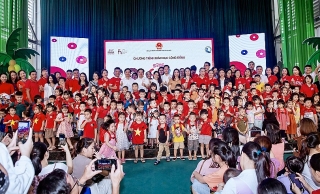 Chương trình “Sinh con, sinh cha” chia sẻ kiến thức về sức khỏe, trí tuệ của trẻ tại Nghệ An