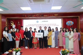 Herbalife Việt Nam trao học bổng cho sinh viên Đại học Y Hà Nội