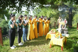 Vietcombank Thăng Long viếng mộ Đại tướng Võ Nguyên Giáp và trồng cây xanh tại huyện Quảng Trạch, Quảng Bình