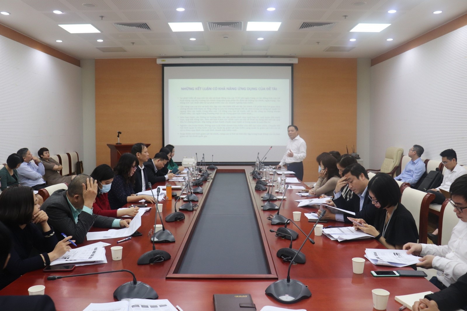 phat trien to chuc tai chinh phi ngan hang dung huong de dam bao on dinh tai chinh