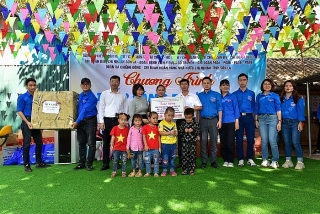 Liên chi đoàn NHNN tổ chức chương trình “Thắp sáng tương lai” hỗ trợ bà con xã Nà Pản, tỉnh Sơn La