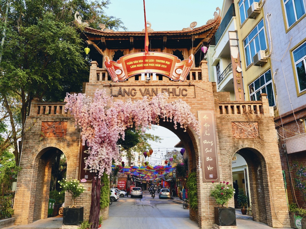 Làng Lụa Vạn Phúc: Từ khung cửi truyền thống đến điểm nhấn du lịch hiện đại