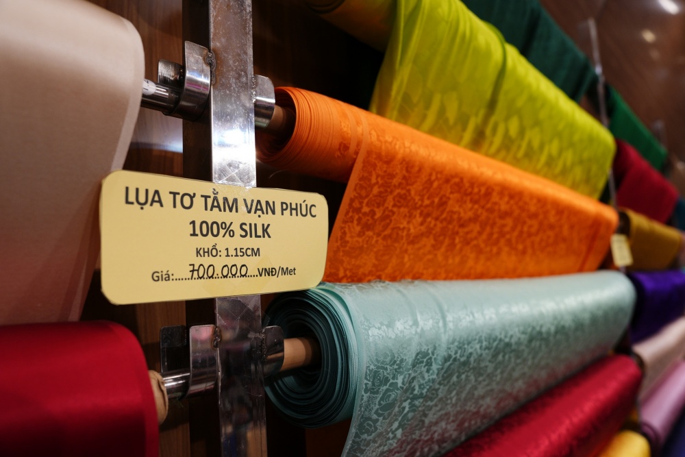 Làng Lụa Vạn Phúc: Từ khung cửi truyền thống đến điểm nhấn du lịch hiện đại